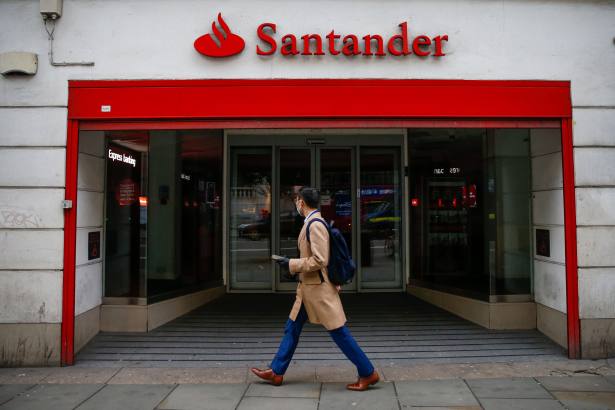 Santander agrees to reimburse customer after gym theft