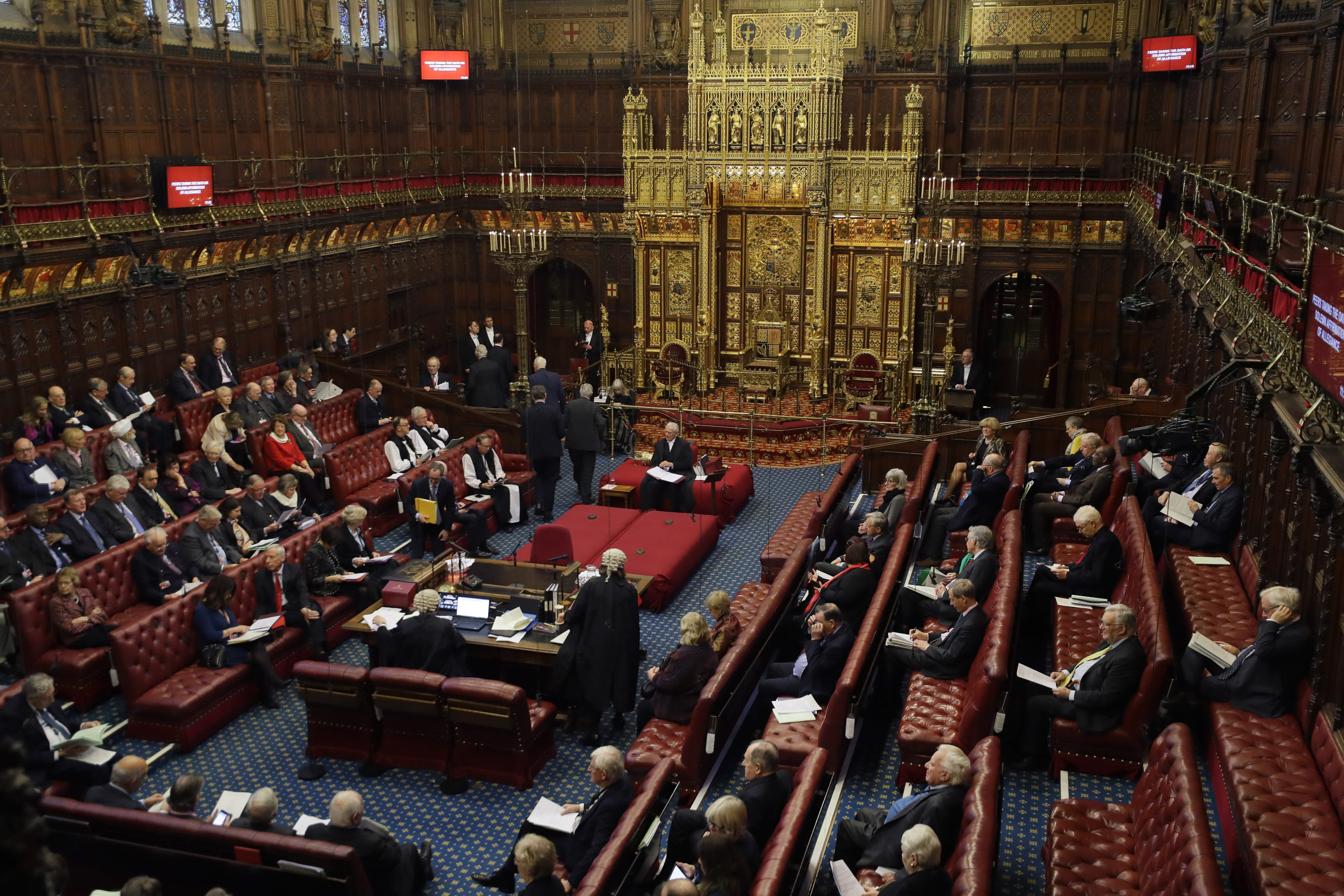 Lords vote against ‘divisive’ social care cap