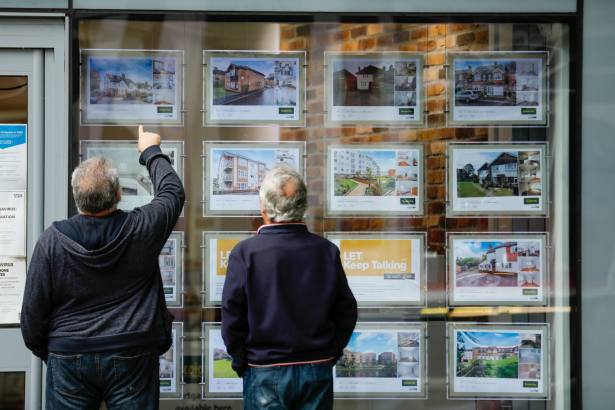 Mortgage lenders pull fixed rates as brokers brace for more rises