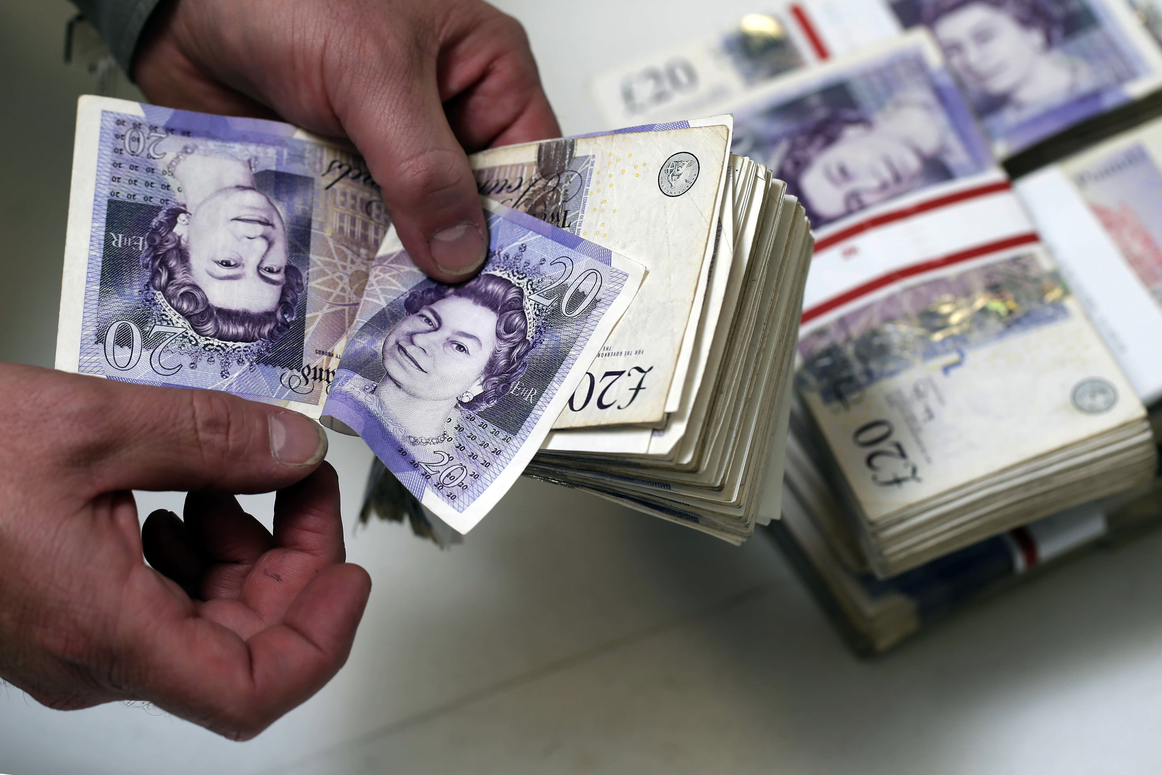 Crisis flight to cash leaves investors £50k behind