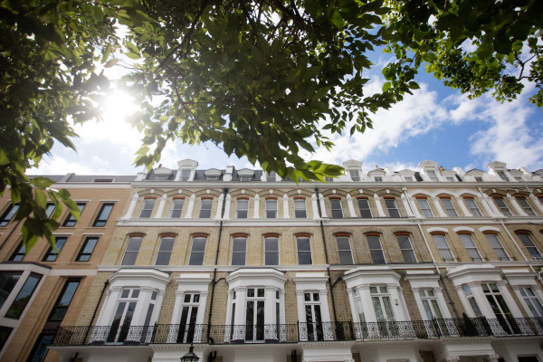 London property listings drop by 22%