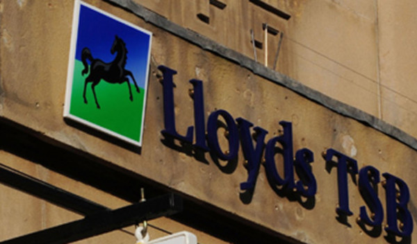 Public stake in Lloyds falls below 4%