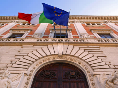 Italian bank wobble runs risk of history repeating