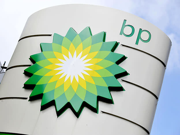 BP outlines bright new world while cutting dividend 