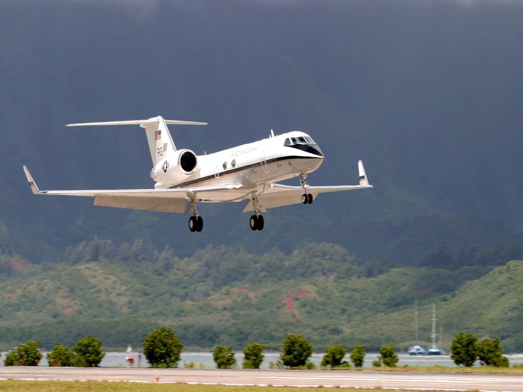 Rival bidders join forces to acquire Signature Aviation 