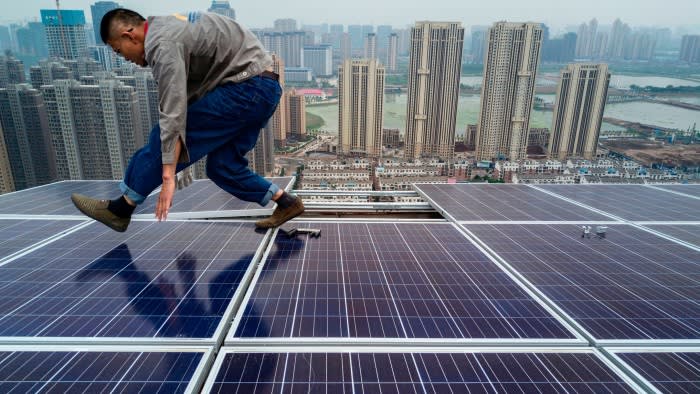Китайските соларни компании плащат висока цена за победата