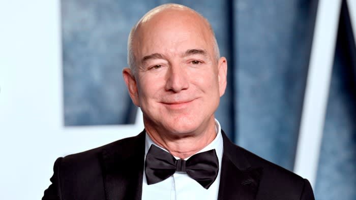 Основателят-милиардер на Amazon Джеф Безос продаде акции на компанията на