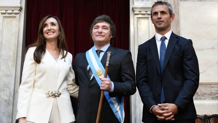Управляващата либертарианска партия в Аржентина ще трябва да направи някакъв