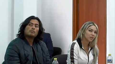 Nicolas Petro e la sua ex moglie Daysuris Vasquez, all'udienza in tribunale a Bogotà il 30 luglio 2023