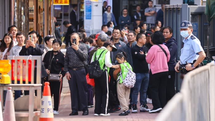 Бариерите падат в граничния град на Хонконг, тъй като Китай планира по-тесни връзки