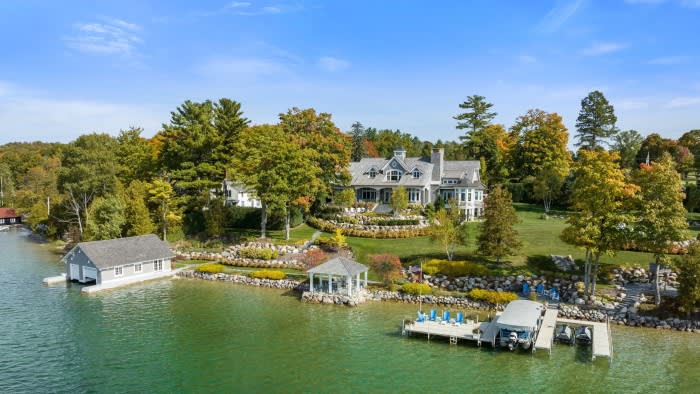 Горещ имот: пет къщи за продажба около езерото Мичиган