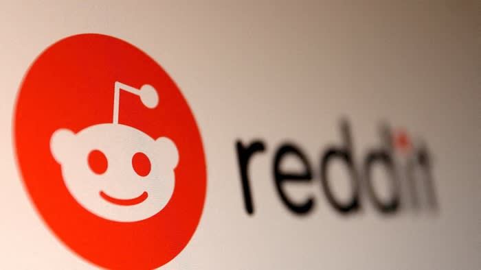 Социалната медийна компания Reddit оцени акциите си на 34 преди