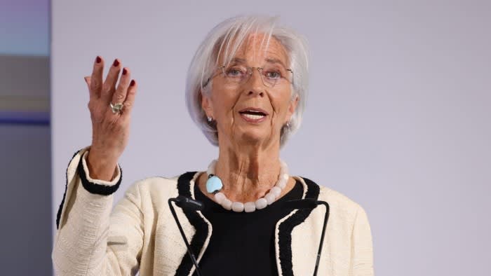 Кристин Лагард казва, че ЕЦБ няма да се ангажира с намаляване на лихвените проценти