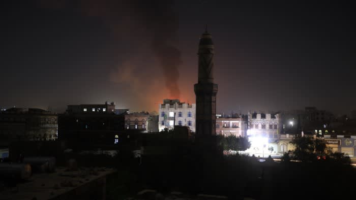 САЩ и Обединеното кралство нанасят нови въздушни удари срещу хутите в Йемен