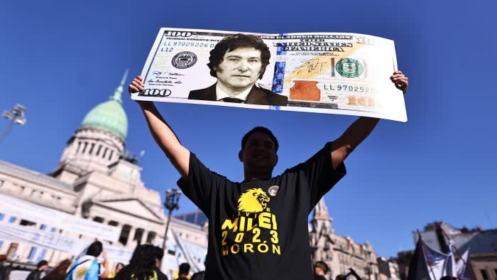 Аржентинската левица обещава съпротива, докато Хавиер Милей налага резки бюджетни съкращения