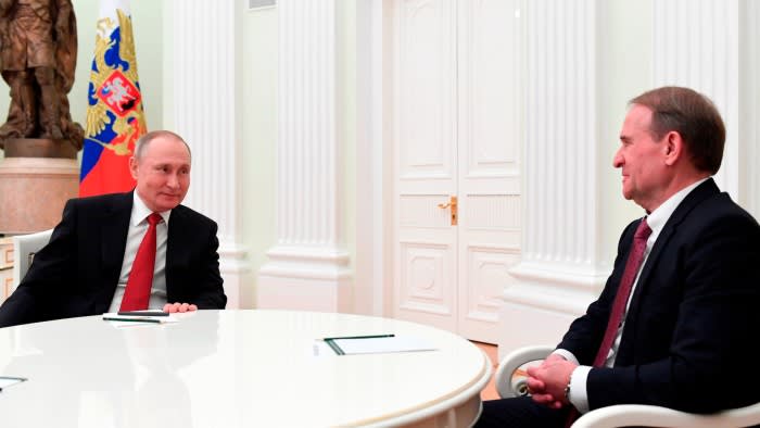 Европейски служители обвиниха олигарх близък до Владимир Путин че е