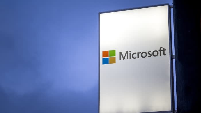 Microsoft заяви в петък, че имейл акаунти, принадлежащи на членове