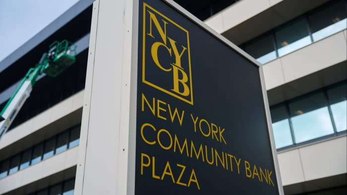 New York Community Bancorp ще набере повече от 1 милиард