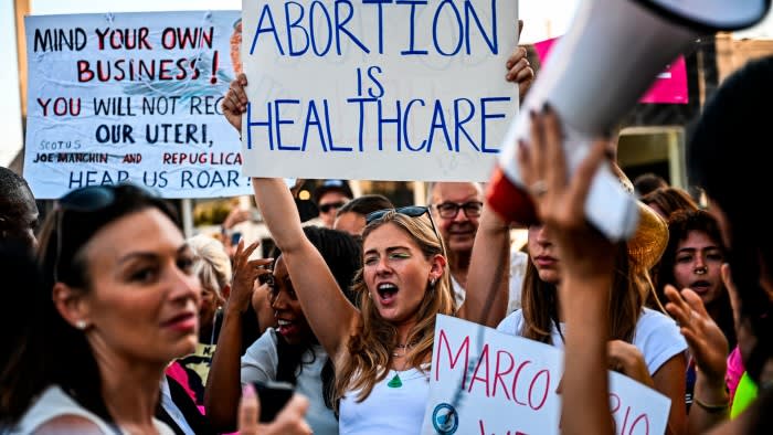 Върховният съд на Флорида включи референдум за абортите в бюлетината