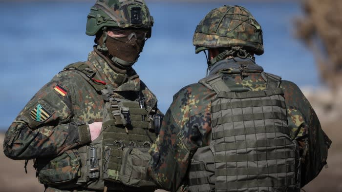 Германия обмисля възраждането на националната служба като „забележителна“ военна реформа