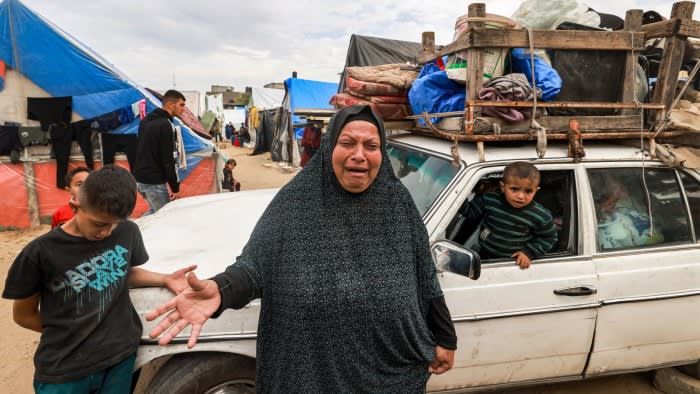 Жителите на Газа бягат от Рафах преди очакваната израелска сухопътна инвазия