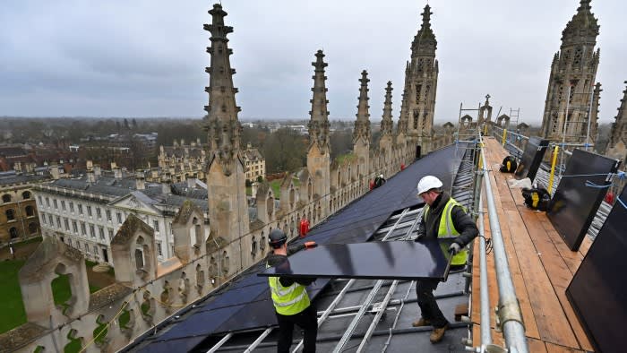 Barclays рискува вековни връзки с университета в Кеймбридж за финансиране на изкопаеми горива