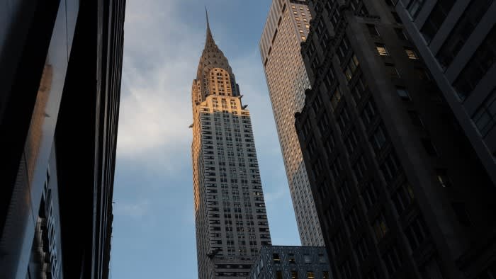 Signa Holding преговаря за продажбата на половината от Chrysler Building
