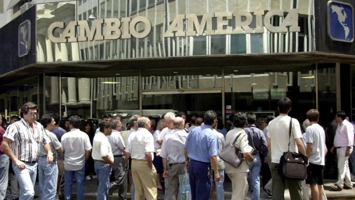 Неизпълнение — битката около дълговата криза на Аржентина от 100 милиарда долара