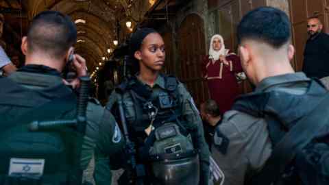 La policía israelí patrulla Jerusalén
