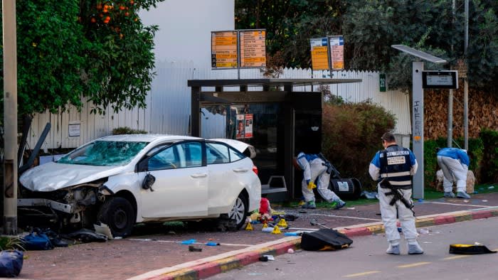 Убит човек и много ранени при предполагаеми атани с коли в Израел