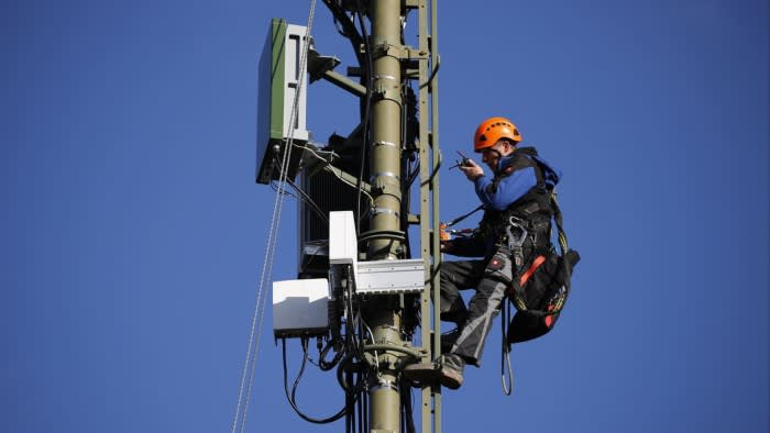 Брюксел сигнализира че е отворен за сливания на европейски телекомуникации