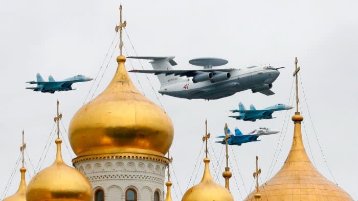 Украйна заяви че е свалила два руски шпионски самолета над