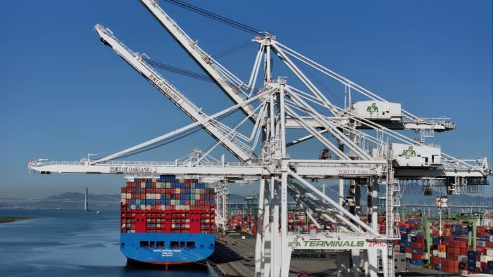 Най големият производител в света на контейнерни пристанищни кранове китайската компания