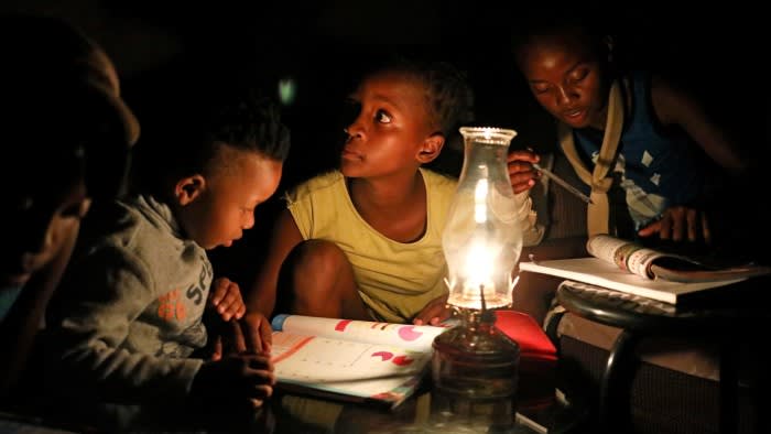 Южна Африка си поставя амбициозен график за прекратяване на непрекъснатите прекъсвания на електрозахранването
