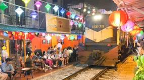 Hanoi’s ‘train street’ cafés reopen after three-year hiatus image