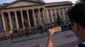 Banks/US Treasuries: banks still fighting money market funds for supremacy  image