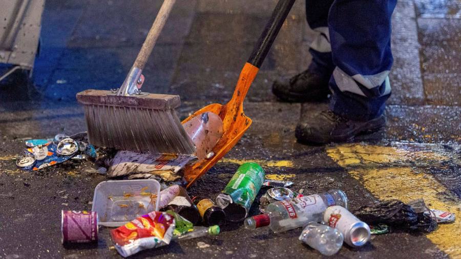 Food lobby fights UK plan to make brands pay for litter picking | Financial Times