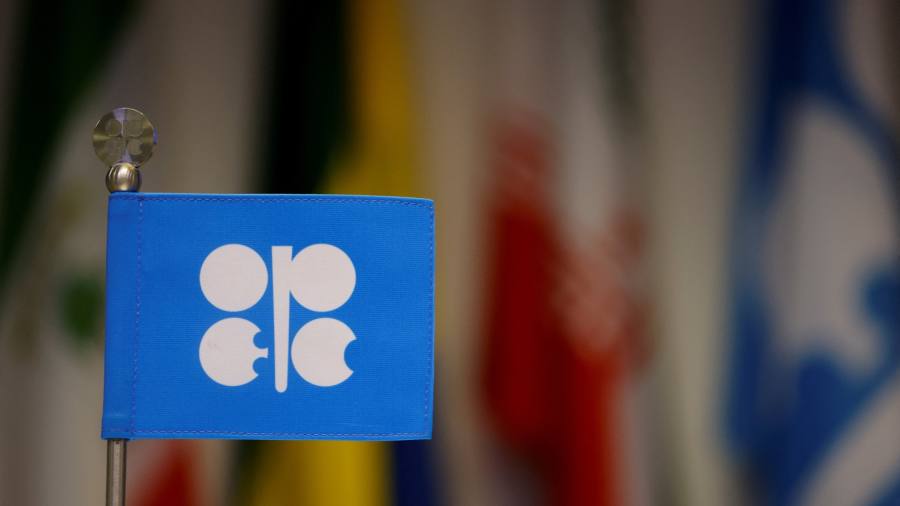 La OPEP+ acuerda ajustar la producción de petróleo si se avecina el embargo a Rusia