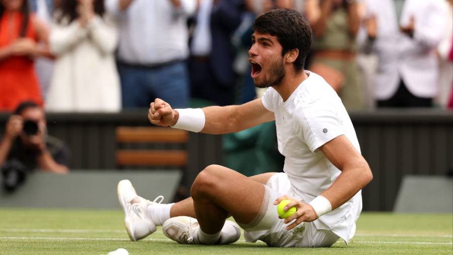 Alcaraz urval titul ve Wimbledonu rekordmanovi Djokovičovi