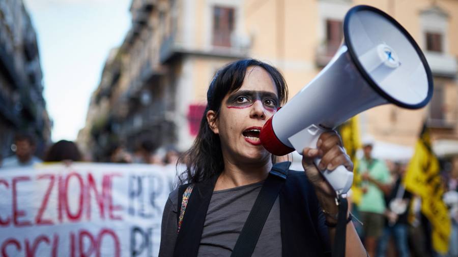 L’agenda sociale conservatrice di Georgia Meloni solleva preoccupazioni sui diritti in Italia