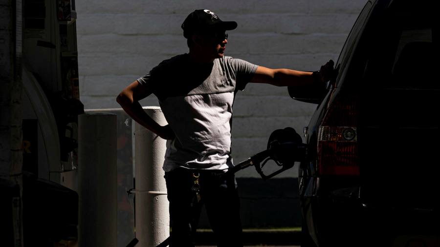 Actualizaciones de noticias en vivo: Los precios de la gasolina y la inflación preocupan a los consumidores de EE. UU. Las emociones se reducen a récords