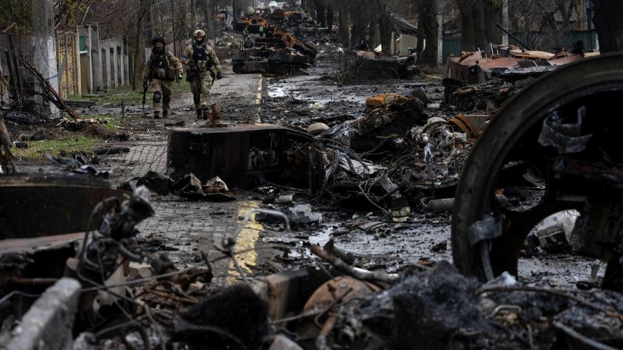 ماكرون يدعو إلى حظر واردات روسيا من النفط والفحم لارتكاب ‘جرائم حرب’ قرب كييف
