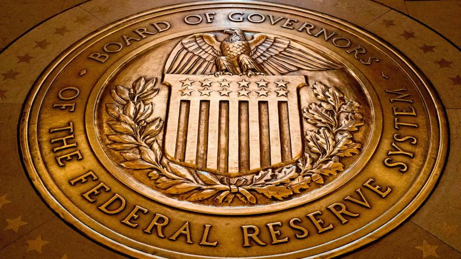 Rezerwa Federalna ostrzega przed ryzykiem krachu kredytowego po zawirowaniach w amerykańskich bankach