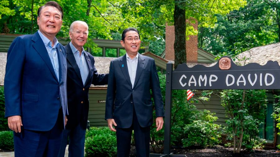 Joe Biden verwelkomt leiders van Japan en Zuid-Korea op de Camp David-top