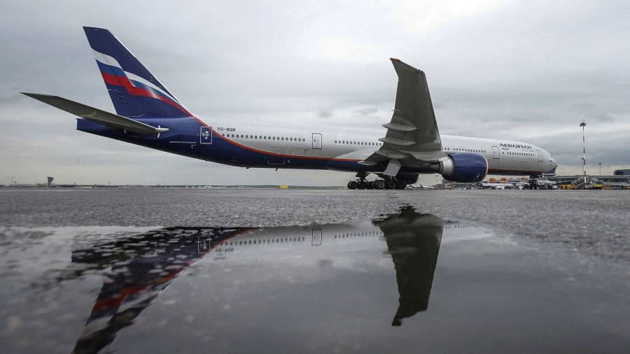 Los bonos se han dañado mientras los arrendadores de aviones intentan recuperar aviones varados en Rusia.