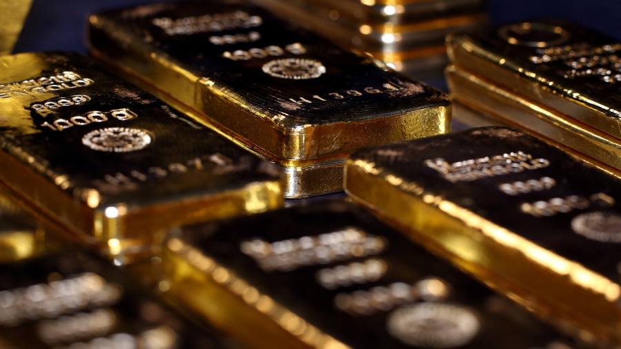 Traders pile into bets on gold price rally