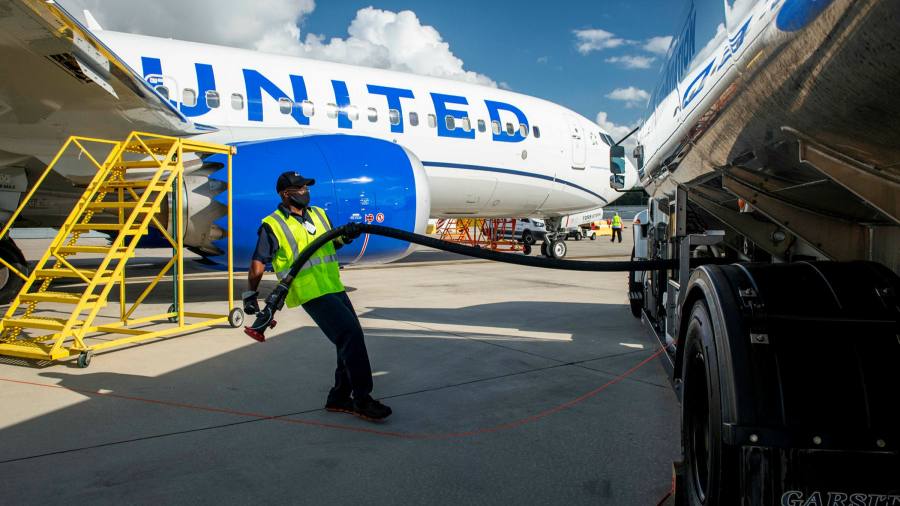 Live news: United Airlines cuts flights as 3,000 employees test positive for Covid – Financial Times