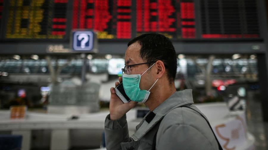 La Chine dit qu’elle « limitera strictement » les déplacements des citoyens à l’étranger