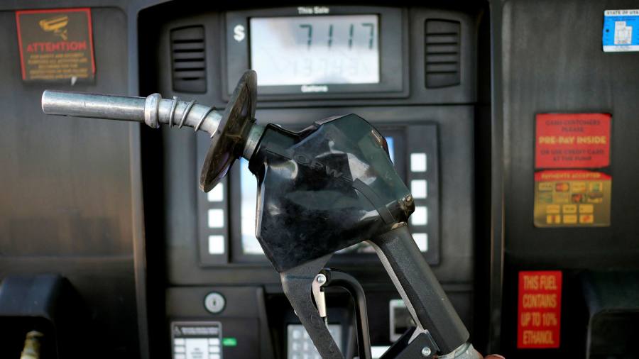 Die Benzinpreise in den USA erreichten 5 $ pro Gallone, während die Inflation in die Höhe schnellte