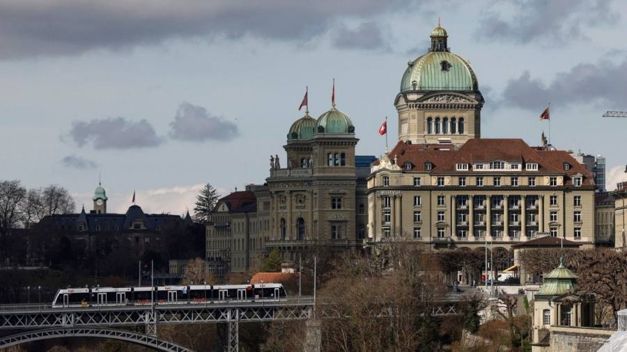 Szwajcaria zabrania odroczonych premii dla pracowników Credit Suisse